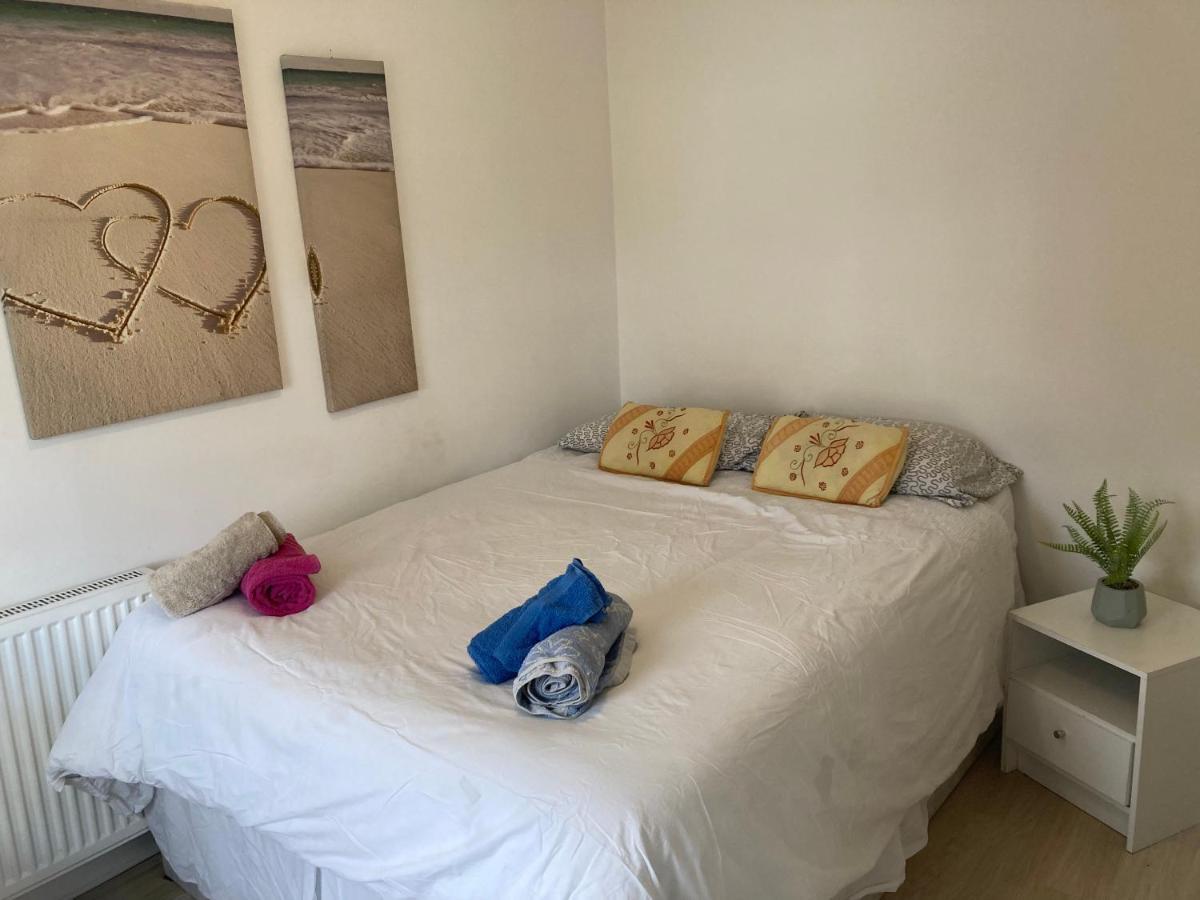 Redecorated Double Room With Shared Bathroom And Kitchen London Exteriör bild